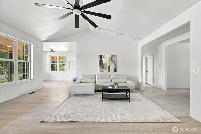 31728 SE Issaquah Fall City Road, Fall City, WA 98024