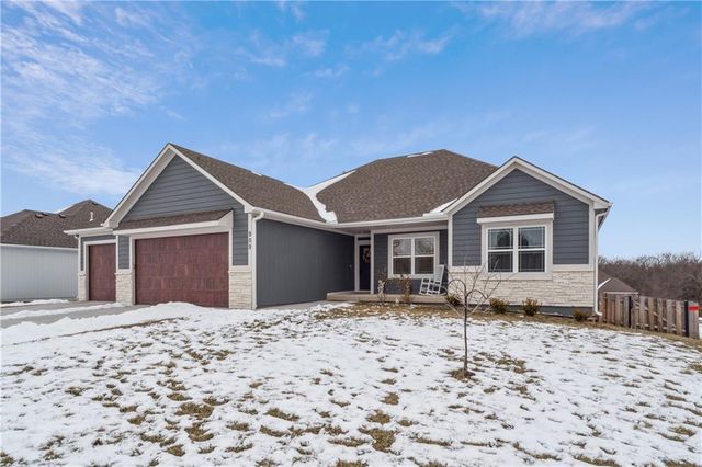 909 Captain Merriman Drive, Freeman, MO 64746