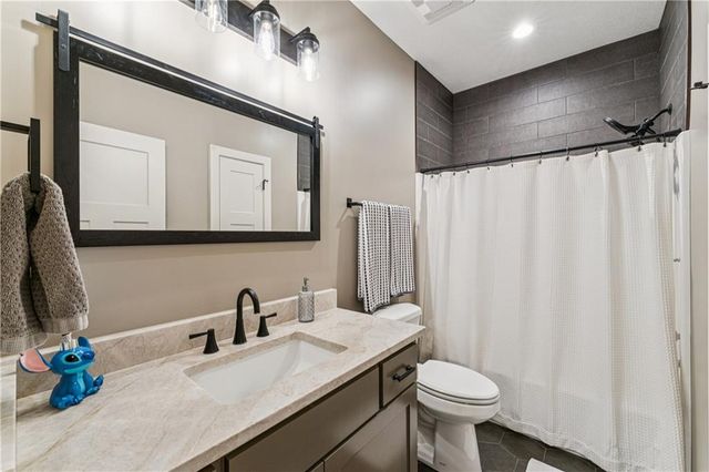 909 Captain Merriman Drive, Freeman, MO 64746