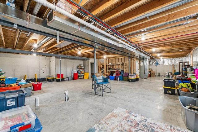 909 Captain Merriman Drive, Freeman, MO 64746