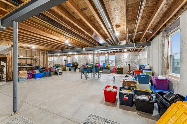 909 Captain Merriman Drive, Freeman, MO 64746