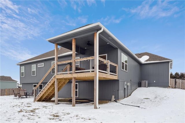 909 Captain Merriman Drive, Freeman, MO 64746