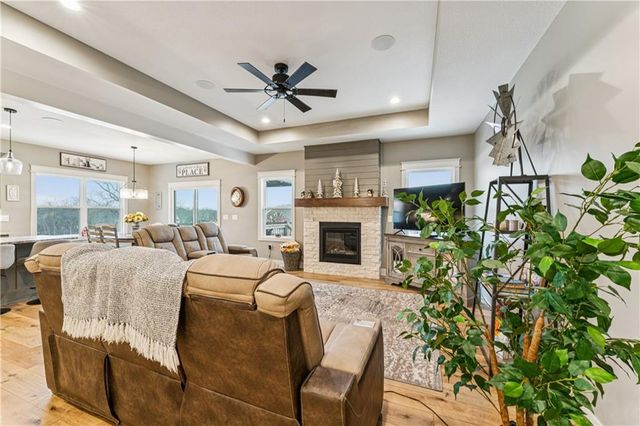 909 Captain Merriman Drive, Freeman, MO 64746