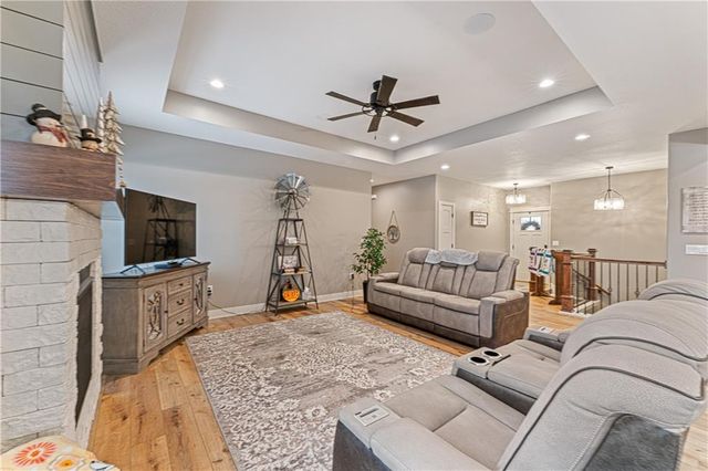 909 Captain Merriman Drive, Freeman, MO 64746