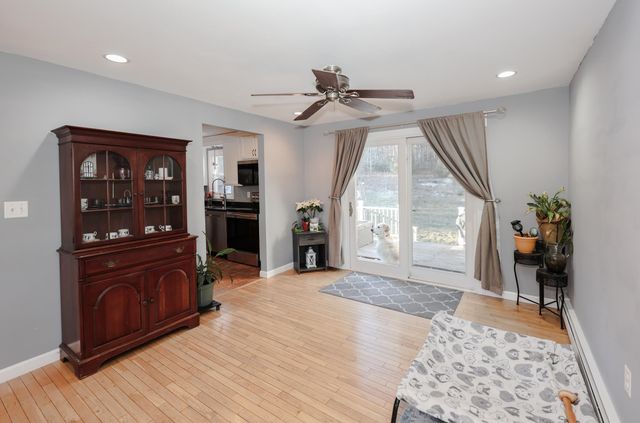 4 Ash Street, Londonderry, NH 03053