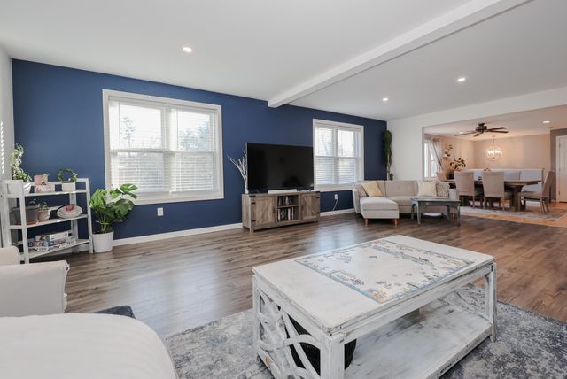 4 Ash Street, Londonderry, NH 03053