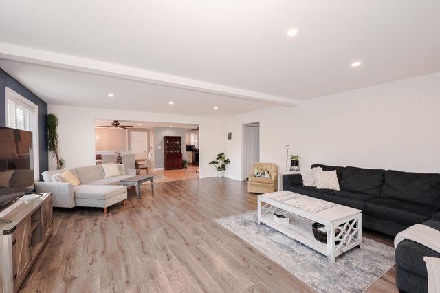 4 Ash Street, Londonderry, NH 03053