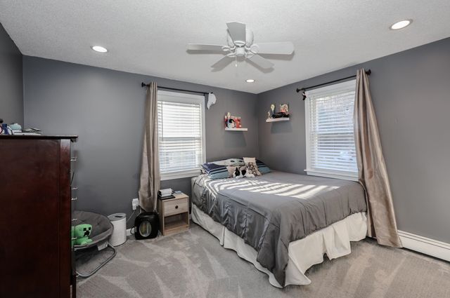 4 Ash Street, Londonderry, NH 03053