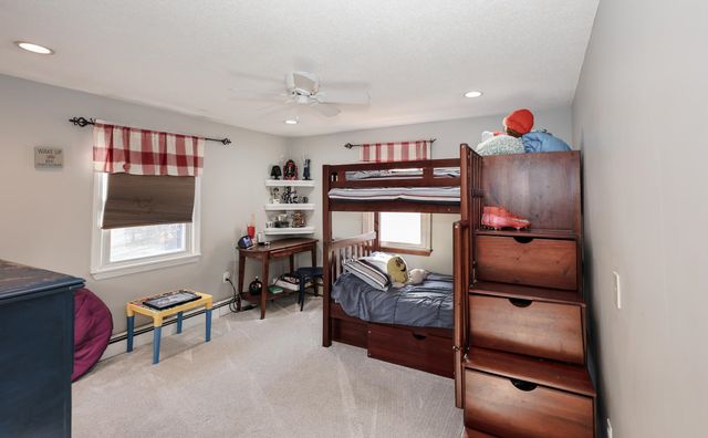 4 Ash Street, Londonderry, NH 03053