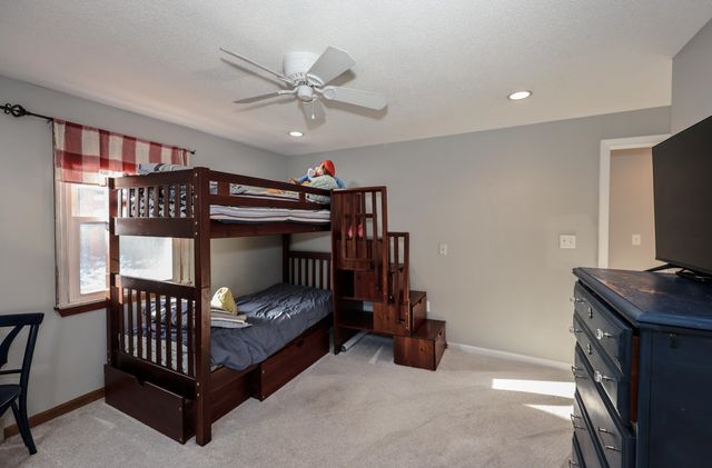 4 Ash Street, Londonderry, NH 03053