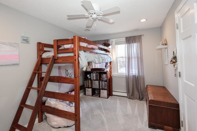 4 Ash Street, Londonderry, NH 03053