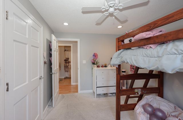 4 Ash Street, Londonderry, NH 03053