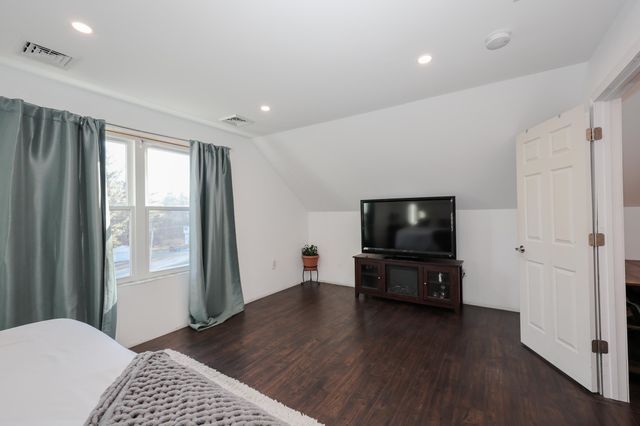 4 Ash Street, Londonderry, NH 03053