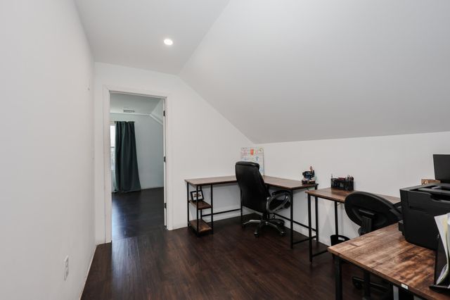 4 Ash Street, Londonderry, NH 03053