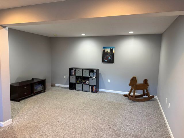 4 Ash Street, Londonderry, NH 03053