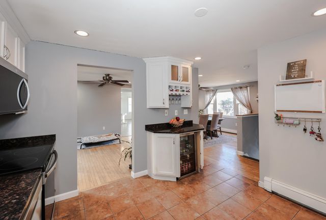 4 Ash Street, Londonderry, NH 03053