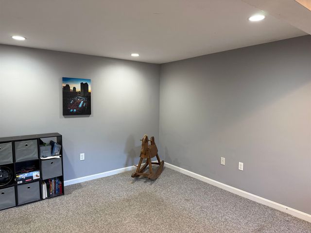 4 Ash Street, Londonderry, NH 03053