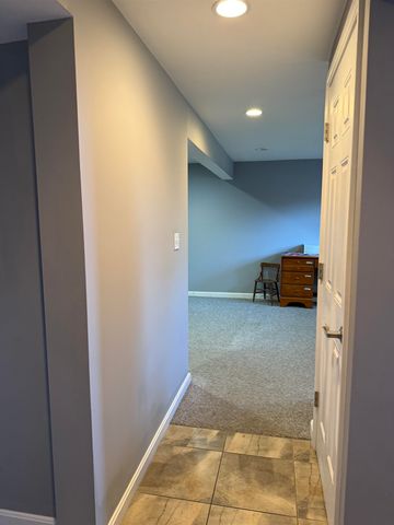 4 Ash Street, Londonderry, NH 03053