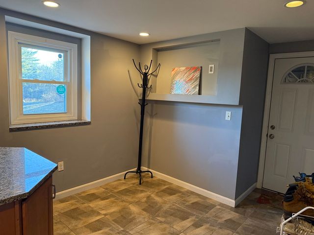 4 Ash Street, Londonderry, NH 03053