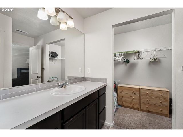 1952 Ne 117TH Ct, Vancouver, WA 98684