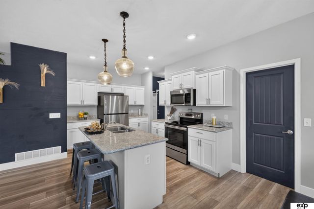 8123 S 190th Avenue, Omaha, NE 68136