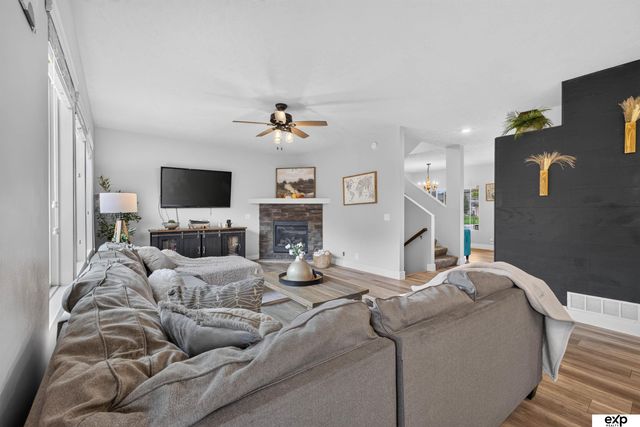 8123 S 190th Avenue, Omaha, NE 68136