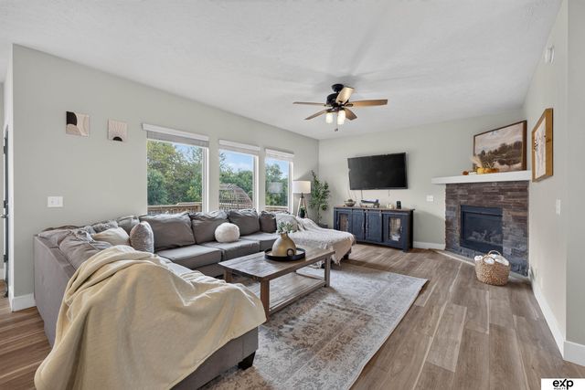 8123 S 190th Avenue, Omaha, NE 68136