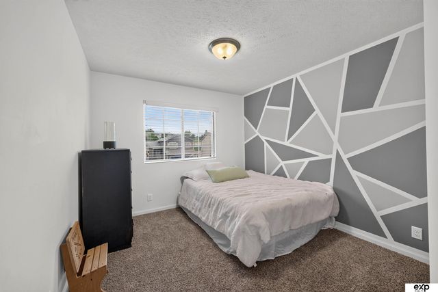 8123 S 190th Avenue, Omaha, NE 68136