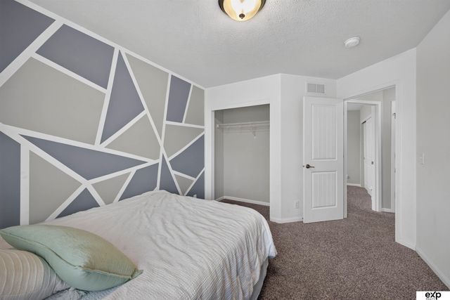 8123 S 190th Avenue, Omaha, NE 68136