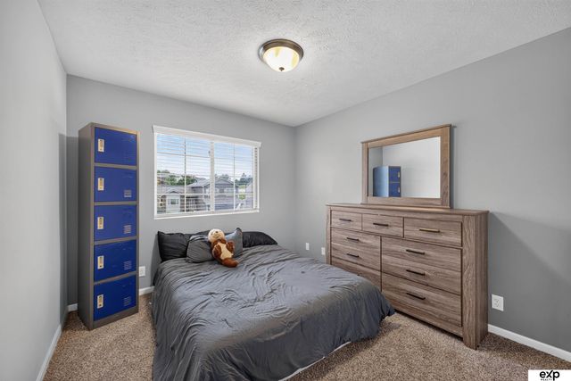 8123 S 190th Avenue, Omaha, NE 68136