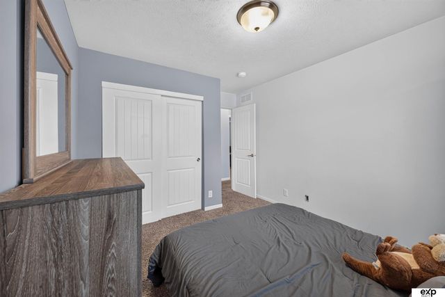 8123 S 190th Avenue, Omaha, NE 68136