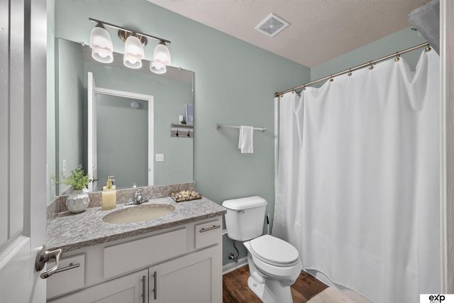 8123 S 190th Avenue, Omaha, NE 68136