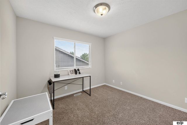 8123 S 190th Avenue, Omaha, NE 68136