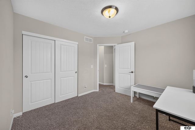 8123 S 190th Avenue, Omaha, NE 68136