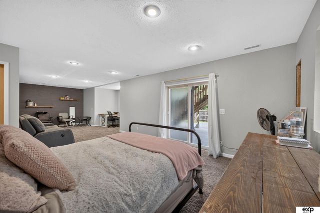 8123 S 190th Avenue, Omaha, NE 68136
