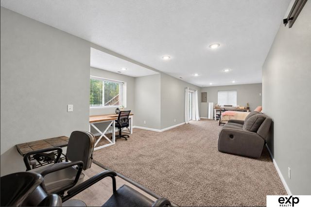 8123 S 190th Avenue, Omaha, NE 68136