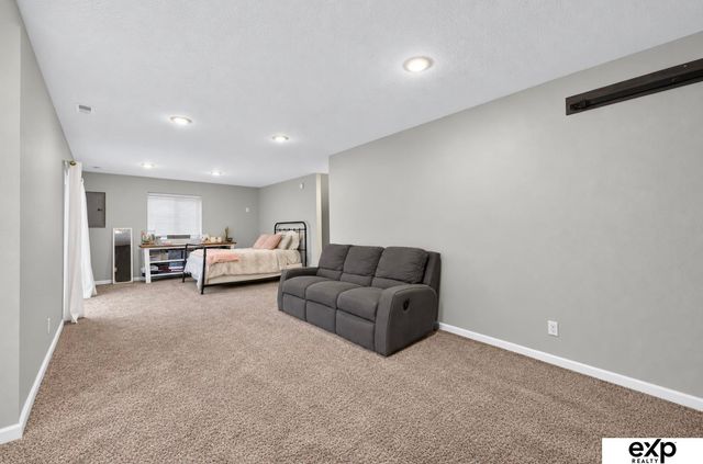 8123 S 190th Avenue, Omaha, NE 68136