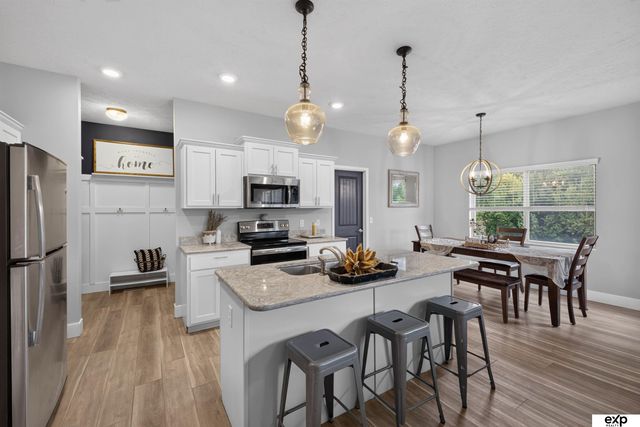 8123 S 190th Avenue, Omaha, NE 68136