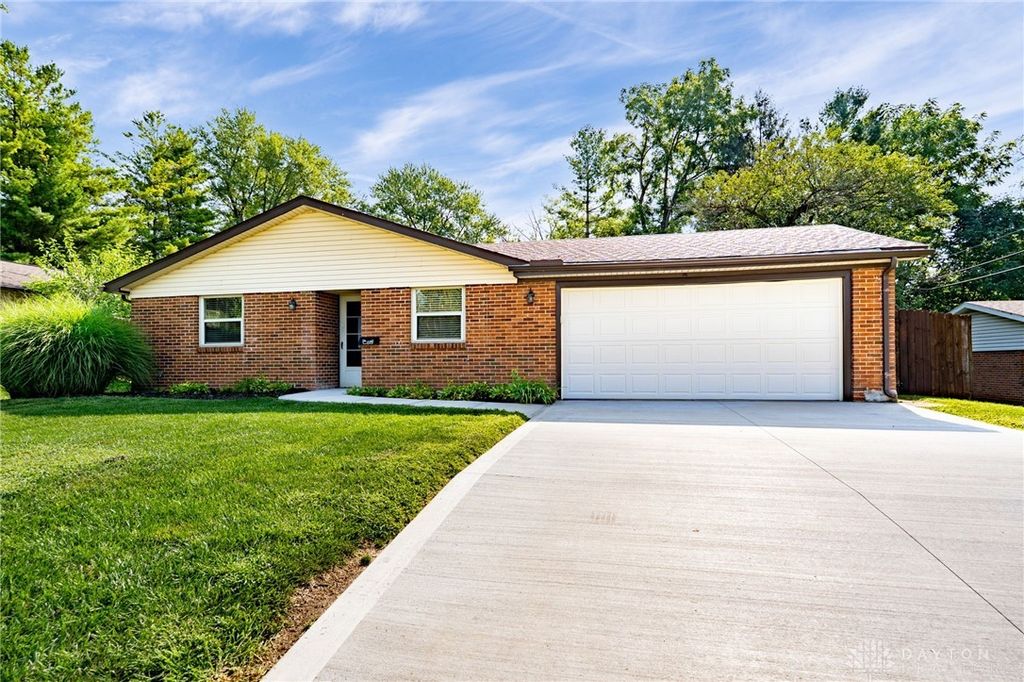 2096 S Lakeman Drive, Bellbrook, OH 45305