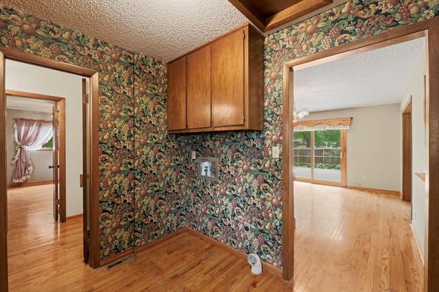 1322 N Lakeview Dr., Derby, KS 67037