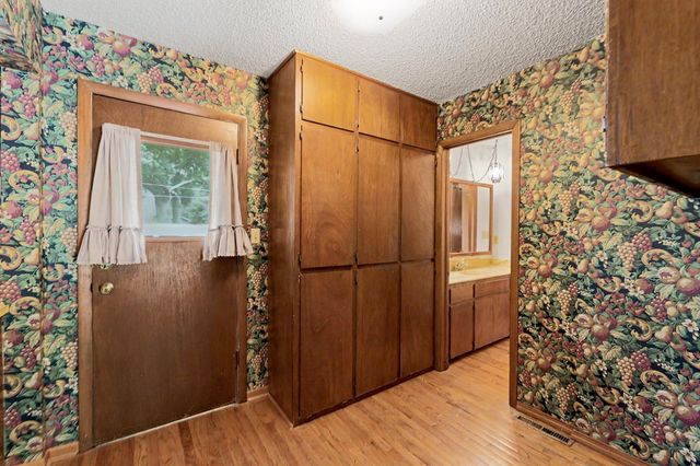 1322 N Lakeview Dr., Derby, KS 67037