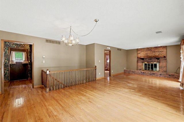 1322 N Lakeview Dr., Derby, KS 67037