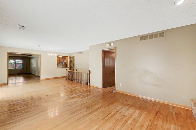 1322 N Lakeview Dr., Derby, KS 67037