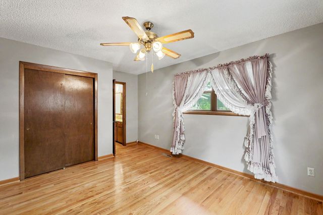 1322 N Lakeview Dr., Derby, KS 67037