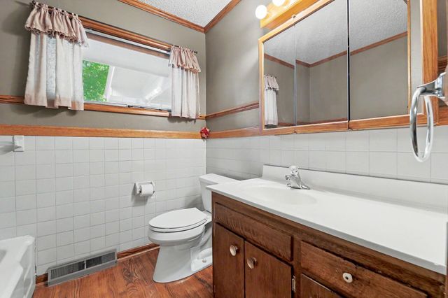 1322 N Lakeview Dr., Derby, KS 67037