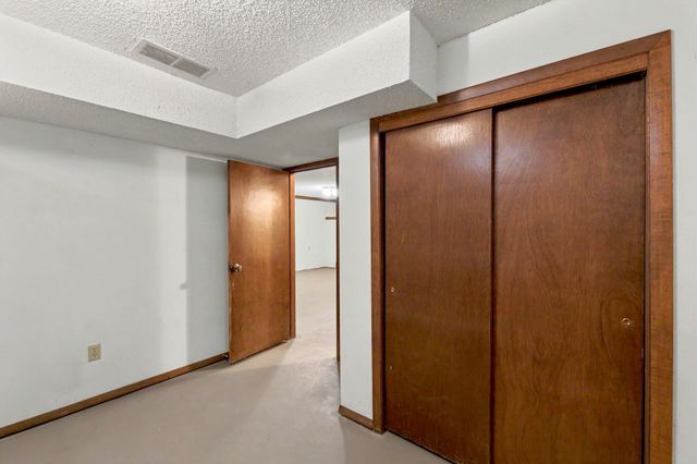 1322 N Lakeview Dr., Derby, KS 67037