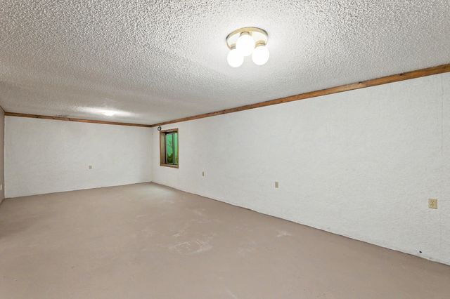 1322 N Lakeview Dr., Derby, KS 67037