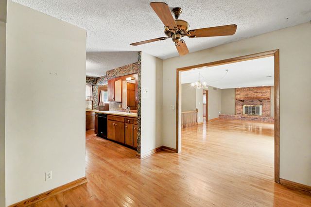 1322 N Lakeview Dr., Derby, KS 67037