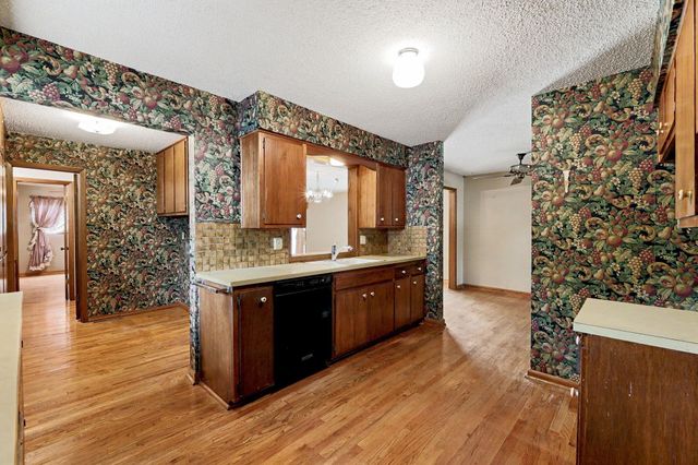 1322 N Lakeview Dr., Derby, KS 67037