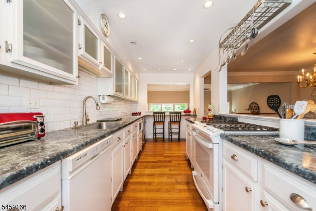 39 Chelsea Ct, Madison Boro, NJ 07940 — photo 5
